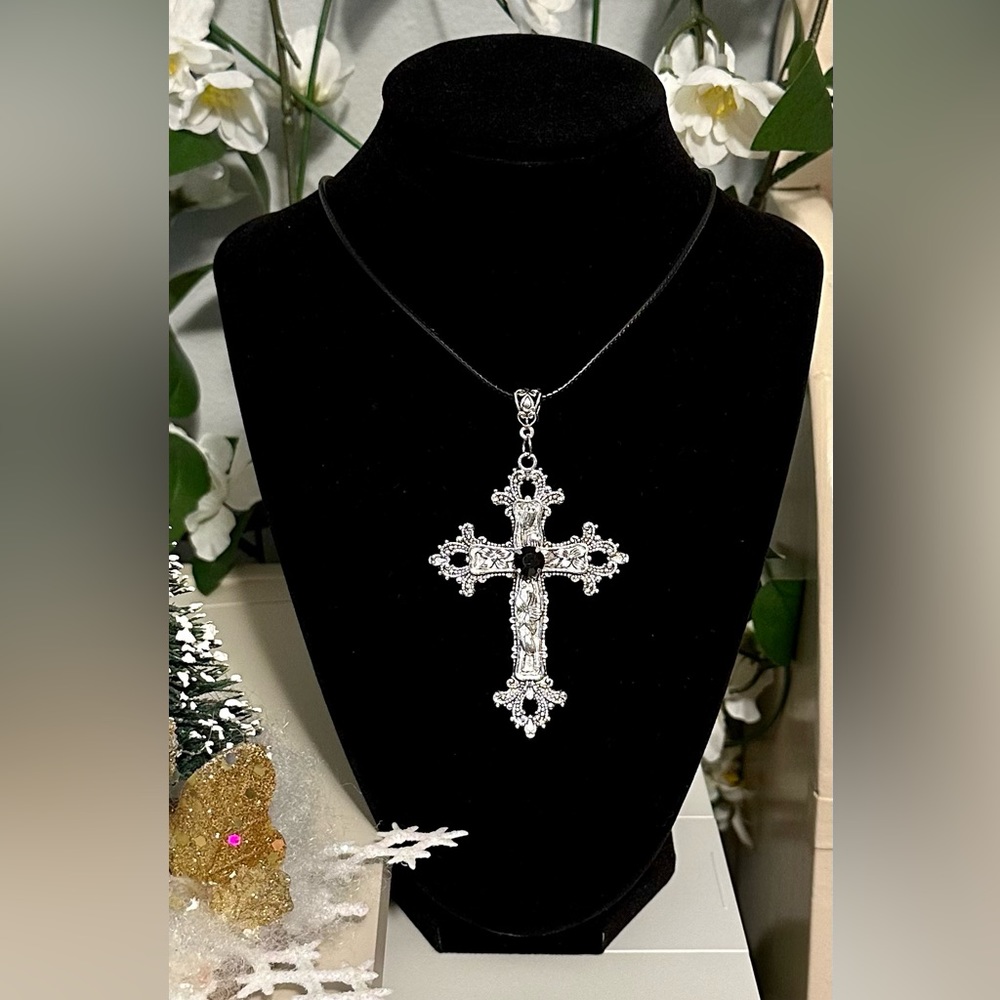 Gothic Black  Crystal Cross Charm Necklace Floral Design Big Punk Goth Retro New - Picture 2 of 9
